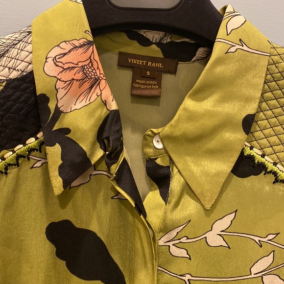 Beautiful Floral Blouse - Picture 2 of 4